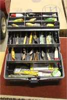 TACKLE BOX FULL OF ASSORTED TACKLE, INCLUDING