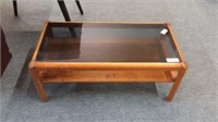 MID CENTURY COFFEE TABLE WITH SMOKED GLASS INSERT