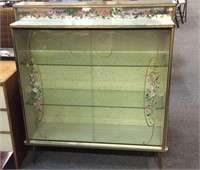MID CENTURY CURIO CABINET WITH DECORATIVE GLASS