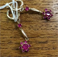 PAIR OF DROP EARRINGS WITH RED STONES