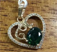 PENDANT WITH CLEAR GREEN STONE