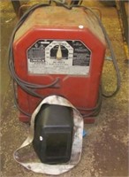 Lincoln Lincwelder AC-225-S arc welder with mask.