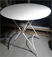 Table métallique blanche pliante