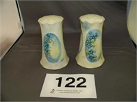 China hand painted 4.5"T salt/pepper shakers,