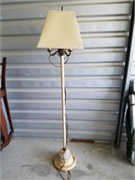 M79- VINTAGE 3 BULB STAND UP LAMP