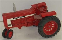 Ertl Farmall 806 Tractor, 1/16
