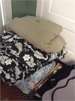 (4) Comforters, Full Size
