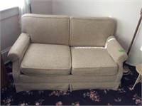 Love Seat Sofa w/Hide-a-Bed