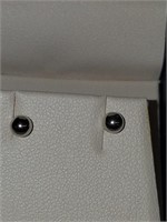 14 karat white gold earrings new in box