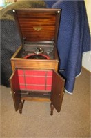 Victrola Phonograph Antique RESTORED Consolette