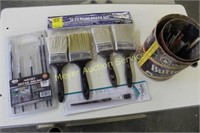 Paint brushes - Variety of sizes