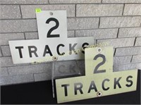 PAIR OF 2 TRACKS REFLECTIVE SIGNS