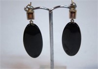 Pair black onyx oval drop earrings with 14ct gold