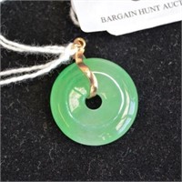 18ct gold set circular green jade pendant