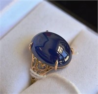 18ct gold ring with blue cabuchon sapphire,