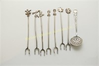 7 STERLING HORS D'OEUVRES FORKS + SMALL SALT SPOON