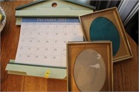 CALENDAR HOLDER AND PAIR OF PICTURE FRAMES