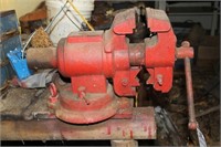 RED WORK BENCH, HEAVY DUTY VISE