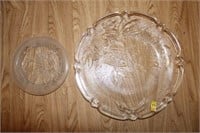 2 HOLIDAY SERVING PLATES 7 1/2" PLATE AND 13"