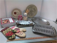 Serving trays, cooing magazines +more