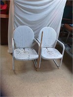 > 2 vintage metal chairs