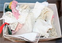 COLLECTION OF VINTAGE LINENS INC. DOILIES, TABLE-