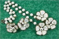 Vintage Trifari Poured Milk Glass Flowers Necklace