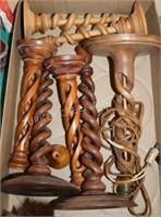 COLLECTION TWISTED WOOD CANDLESTICKS/LAMPS