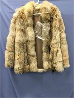 Ladies wolf coat size L     (j 111)