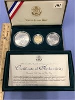 A US mint Liberty set 1995 with gold coin