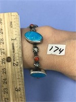 Turquoise and corral bracelet         (a 7)