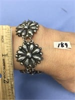 8" daisy design sterling silver bracelet         (