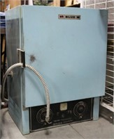 BLUE M Constant Temperature Cabinet/ Lab Oven