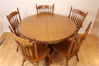 Round Wood Dining Table & 5 Chairs 2 Leaves