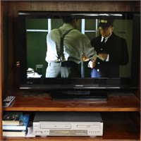 31" TOSHIBA Flat Screen TV w/ Remote