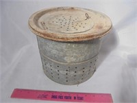 Galvanized minnow bucket insert