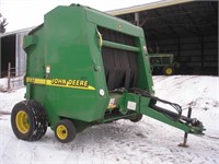 John Deere 557 Round Baler