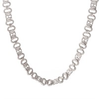 A Lady's Stunning Diamond Necklace in 18K Gold