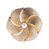 A Lady's 14K Pinwheel Brooch with Pearl