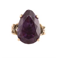 A Lady's Amethyst Ring in 14K Gold