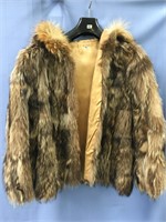 Ladies' coyote fur coat with a hood, size XS   (3)