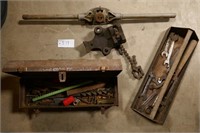 TOOL BOX,TOOLS,PIPE VISE,PIPE THREADER