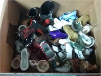 Assorted ceramic shoes box lot
