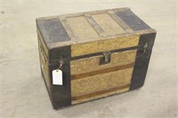 VINTAGE TRUNK, APPROX 29 1/2"x16"x21"