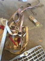 LOT OF RATCHET STRAPS AND TOW STRAPS