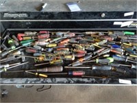 LARGE LOT OF SCREWDRIVERS IN SECOND