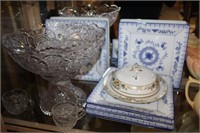 Punch Bowl w/ 6 glasses on stand, 6 square Royal