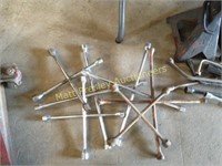 LOT OF FOUR WAY LUG WRENCHES