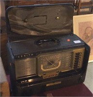 Vintage zenith trans-oceanic short wave radio