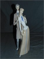 Spanish Porcelain Figurine. Young Couple.